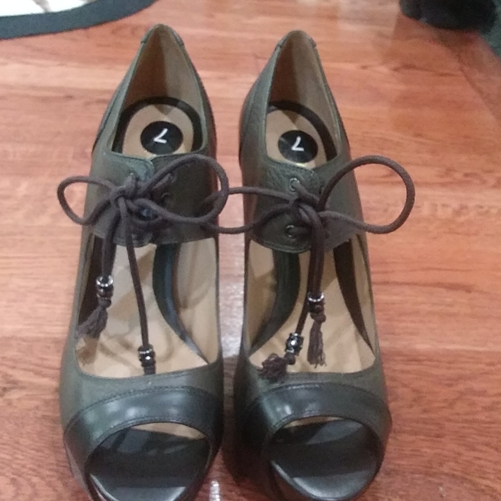 L.A.M.B platform green lace up heels